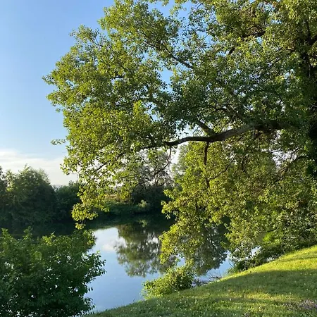 Počitniška hiša Magnolia House By The River Metlika