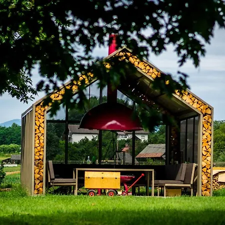 Сasa de vacaciones Magnolia House By The River Metlika