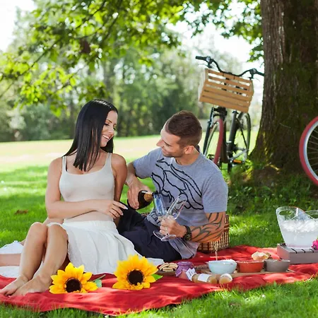 Magnolia House By The River * Metlika