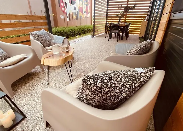 Magnolia House By The River *