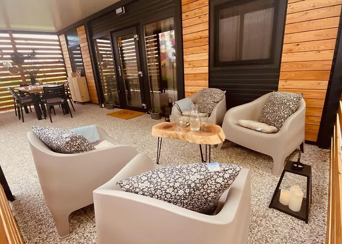 Magnolia House By The River