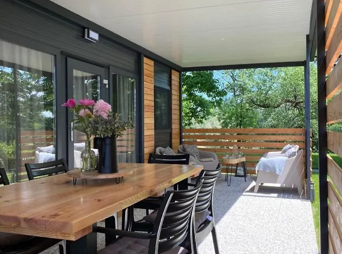 Magnolia House By The River *