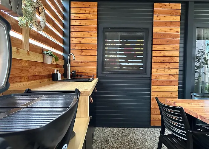 Magnolia House By The River *