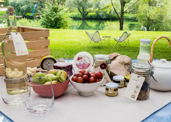 Magnolia House By The River