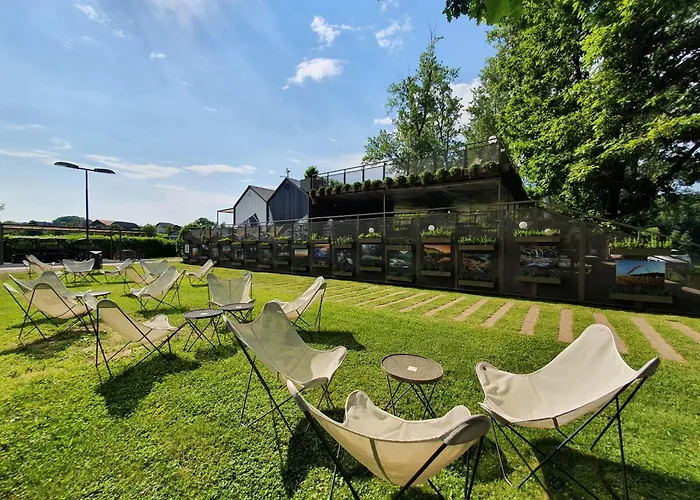 Magnolia House By The River