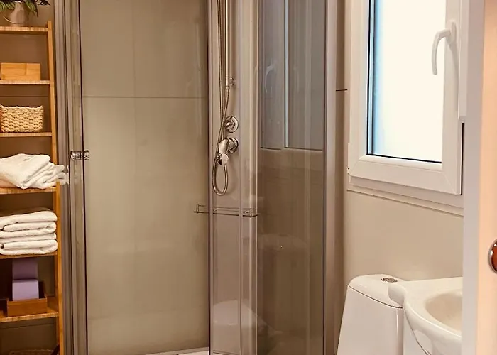 Magnolia House By The River *