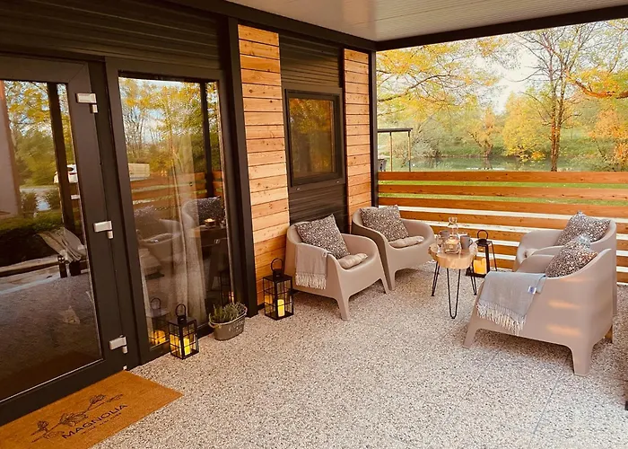 Magnolia House By The River 別荘